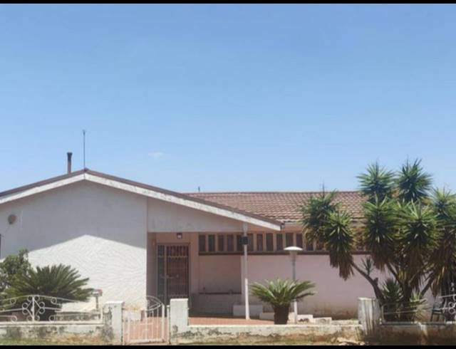 4 BEDROOM HOUSE FOR SALE IN LAUDIUM